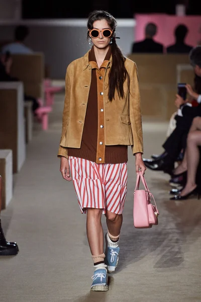Look 18